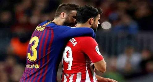 آس تكشف.. ماذا قال بيكيه لكوستا عقب البطاقة الحمراء؟